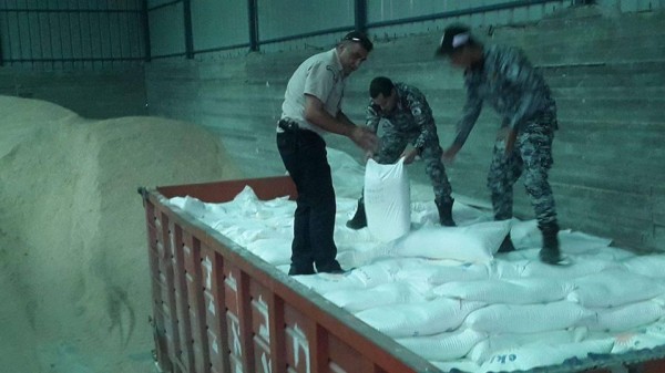 الضابطة الجمركية تضبط 22 طن طحين منتهي الصلاحية في طولكرم